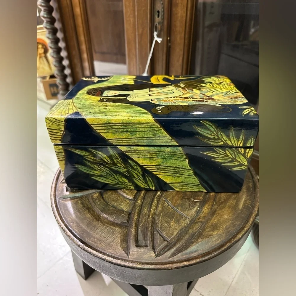 Vintage Egyptian Lady Lacquered Enamel Jewelry Box Hinged Art Deco Nuevo Gold